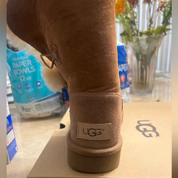 Ugg Bailey Button Boots. Size 7 Chestnut - Picture 10 of 11